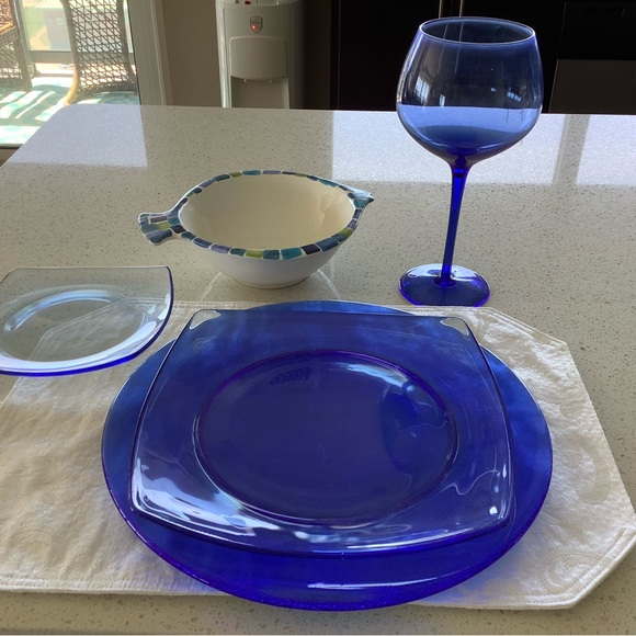 Crate and Barrel glass place settings. - Picture 1 of 9